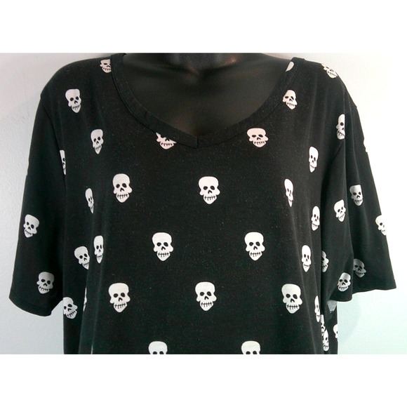 LuLaRoe V-Neck Black Short Sleeve Shirt with white skulls. Women's XL - Picture 2 of 7